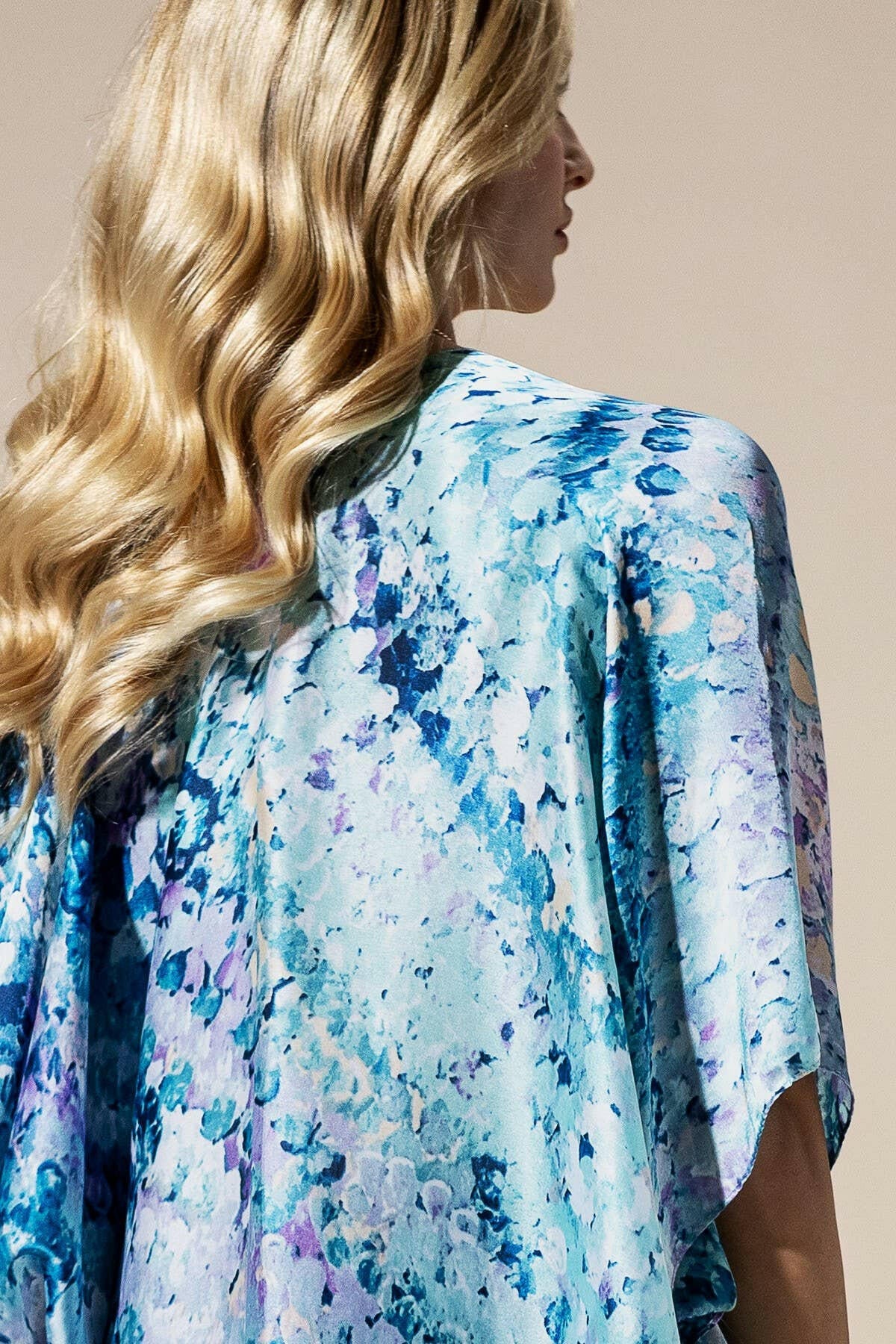 Abstract Print Silky Feel Kimono - Image 11